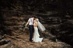 bride and groom eloping at halona blowhole in Oahu Hawaii